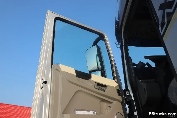 Dongfeng Changxing X9 15.5L LNG 640hp 6X4(10 wheels) Dongfeng 14-speed Tractor Truck Cab (2) | 86Trucks