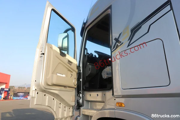 Dongfeng Changxing X9 15.5L LNG 640hp 6X4(10 wheels) Dongfeng 14-speed Tractor Truck Cab (1) | 86Trucks