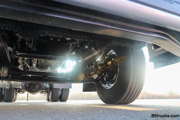 Dongfeng Changxing X9 15.5L LNG 640hp 6X4(10 wheels) Dongfeng 14-speed Tractor Truck Chassis (3) | 86Trucks