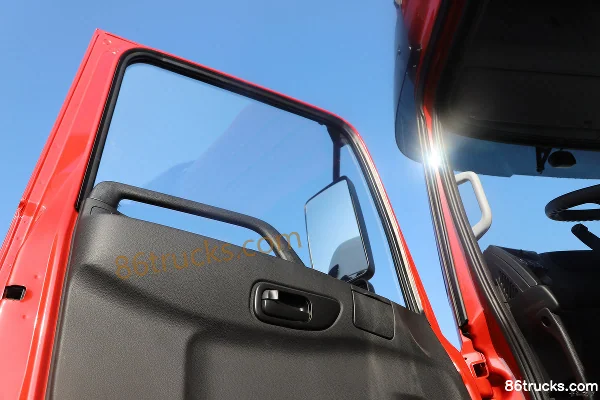 Dongfeng Changxing D7V 13.6L LNG 530hp 6X4(10 wheels) Fast Gear 12-Speed Tractor Truck Cab (3) | 86Trucks