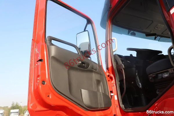 Dongfeng Changxing D7V 13.6L LNG 530hp 6X4(10 wheels) Fast Gear 12-Speed Tractor Truck Cab (2) | 86Trucks