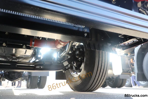 Dongfeng Changxing D7V 13.6L LNG 530hp 6X4(10 wheels) Fast Gear 12-Speed Tractor Truck Chassis (3) | 86Trucks