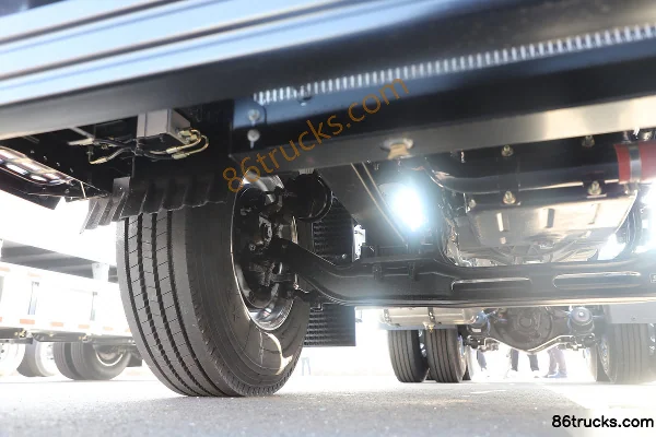 Dongfeng Changxing D7V 13.6L LNG 530hp 6X4(10 wheels) Fast Gear 12-Speed Tractor Truck Chassis (2) | 86Trucks