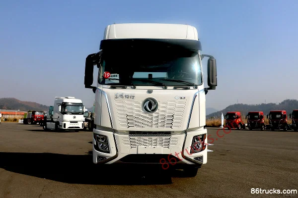 Dongfeng Changxing X7 556hp 6X4(10 wheels) 14-Speed LNG Tractor Truck Exterior (2) | 86Trucks