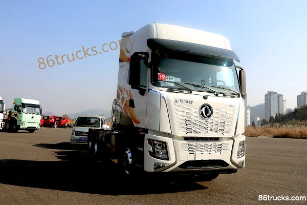 Dongfeng Changxing X7 556hp 6X4(10 wheels) 14-Speed LNG Tractor Truck Exterior