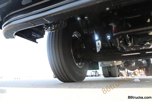 Dongfeng Changxing X7 556hp 6X4(10 wheels) 14-Speed LNG Tractor Truck Chassis (3) | 86Trucks