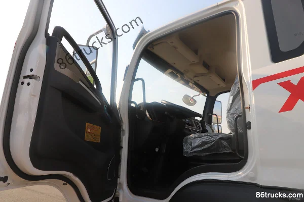 Dongfeng Tuoxing X1 220 hp 4X2(6 wheels) Diesel Concrete Mixer Truck Cab (1) | 86Trucks