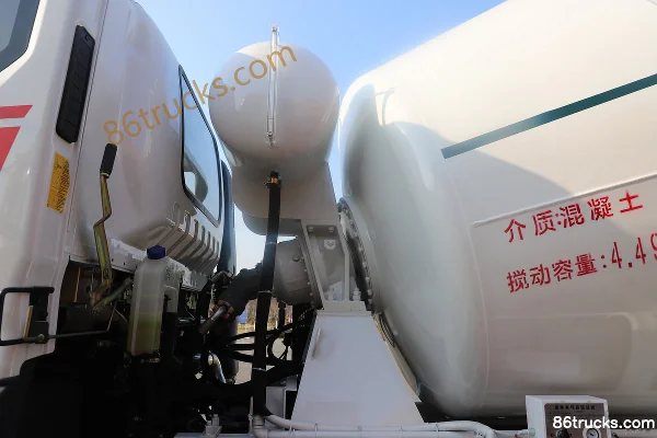 Dongfeng Tuoxing X1 220 hp 4X2(6 wheels) Diesel Concrete Mixer Truck Body (2) | 86Trucks