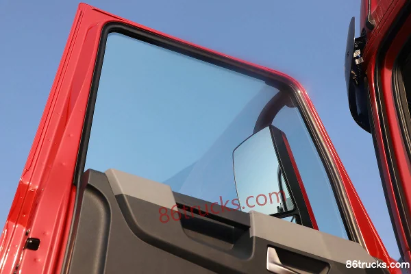 Dongfeng Tianlong Flagship KX New Rongyao Edition 14.5 L LNG 580 hp 6X4(10 wheels) Eaton 12-speed AMT automatic tractor truck (4200 mm wheel
