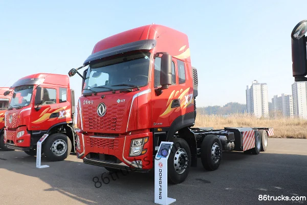 Dongfeng Changxing X7 12.9L CNG 520 hp 8X4(12 wheels) Dongfeng 14-speed 9.6m Flatbed Cargo Truck Exterior (3) | 86Trucks