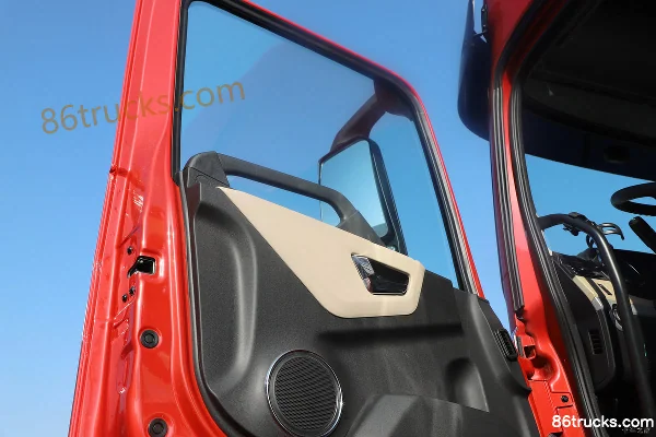 Dongfeng Changxing X7 12.9L CNG 520 hp 8X4(12 wheels) Dongfeng 14-speed 9.6m Flatbed Cargo Truck Cab (3) | 86Trucks
