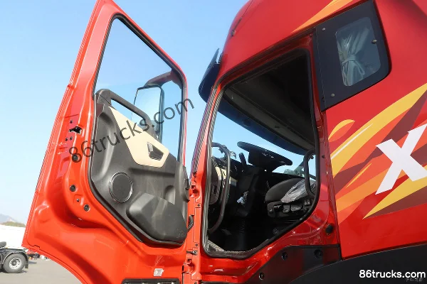 Dongfeng Changxing X7 12.9L CNG 520 hp 8X4(12 wheels) Dongfeng 14-speed 9.6m Flatbed Cargo Truck Cab (1) | 86Trucks
