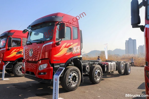 Dongfeng Changxing X3 6.4L Diesel 290hp 8X2R Fast Gear 9-Speed 8.6m Stake Cargo Truck Exterior (3) | 86Trucks