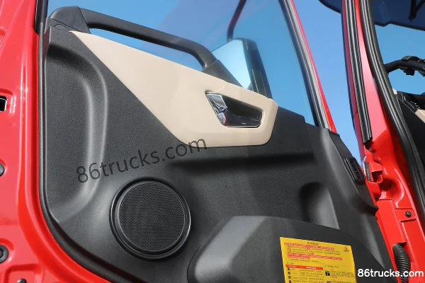 Dongfeng Changxing X3 6.4L Diesel 290hp 8X2R Fast Gear 9-Speed 8.6m Stake Cargo Truck Cab (3) | 86Trucks