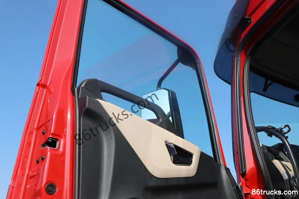 Dongfeng Changxing X3 6.4L Diesel 290hp 8X2R Fast Gear 9-Speed 8.6m Stake Cargo Truck Cab (2) | 86Trucks