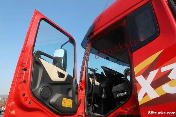 Dongfeng Changxing X3 6.4L Diesel 290hp 8X2R Fast Gear 9-Speed 8.6m Stake Cargo Truck Cab (1) | 86Trucks