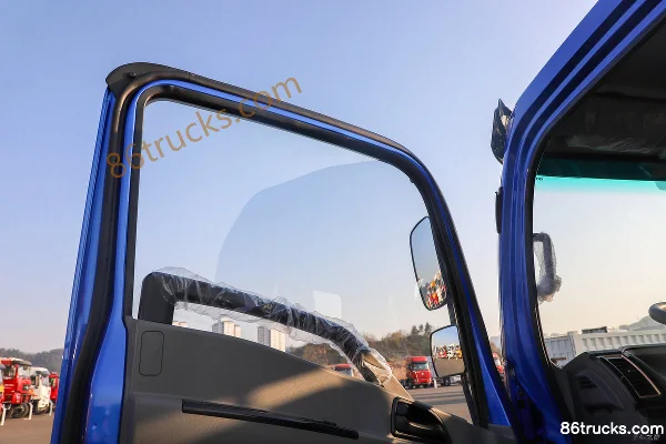 Dongfeng Tuoxing S1 Plus 2025 180 hp 4X2(6 wheels) Fast Gear 10-speed 2.75m single-row dump truck Cab (2) | 86Trucks