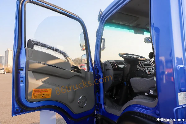 Dongfeng Tuoxing S1 Plus 2025 180 hp 4X2(6 wheels) Fast Gear 10-speed 2.75m single-row dump truck Cab (1) | 86Trucks