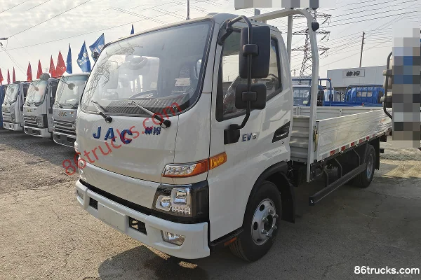 JAC Shuailing EV5 4.5T 4.22m Single Row Pure Electric Flatbed Light Truck 81.14kWh 4X2(6 wheels) Exterior (3) | 86Trucks