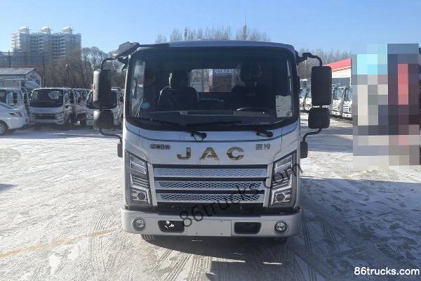 JAC A3 2.5L Diesel 160hp 4X2(6 wheels) Xingrui 5-Speed 3.47m Semi-Cab Flatbed Light Truck Exterior (2) | 86Trucks