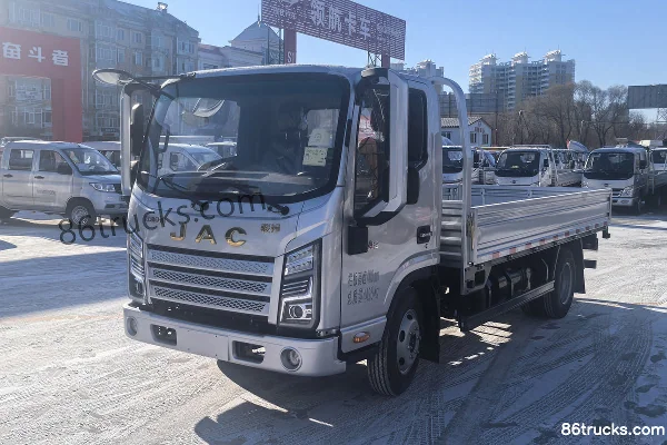 JAC A3 2.5L diesel 160 ch 4X2(6 roues) boîte 5 vitesses Xingrui camion léger plateau cabine simple 3,8 m Extérieur (3) | 86Trucks