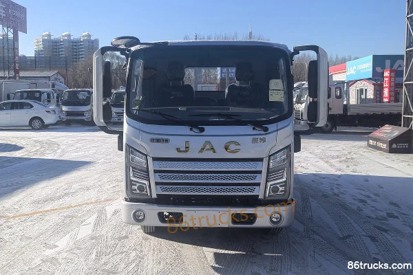 JAC A3 2.5L diesel 160 ch 4X2(6 roues) boîte 5 vitesses Xingrui camion léger plateau cabine simple 3,8 m Extérieur (2) | 86Trucks