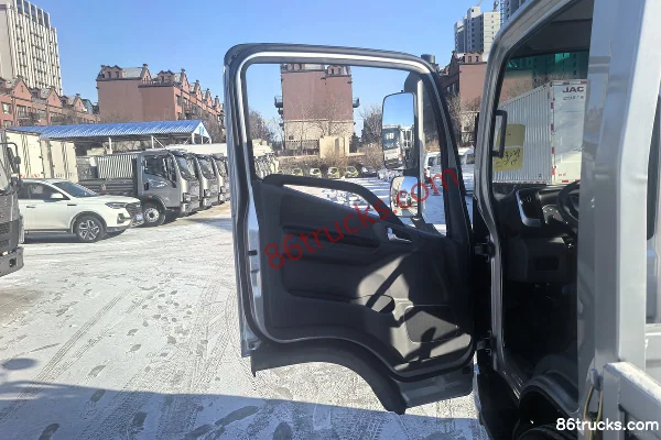 JAC A3 2.5L diesel 160 ch 4X2(6 roues) boîte 5 vitesses Xingrui camion léger plateau cabine simple 3,8 m (1) | 86Trucks