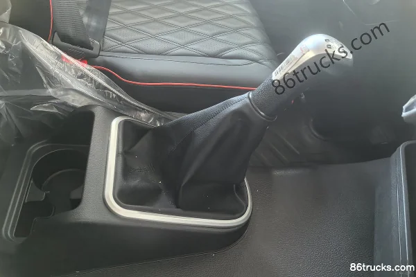 Sitrak SITRAK G5 Roi de la pleine charge, diesel 6,9 L, 290 ch, 4X2(6 roues) , Sinotruk 8 vitesses, camion porteur à grille 6,8 m Cabine (3)
