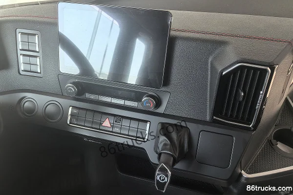 Sitrak SITRAK G5 Roi de la pleine charge, diesel 6,9 L, 290 ch, 4X2(6 roues) , Sinotruk 8 vitesses, camion porteur à grille 6,8 m Cabine (2)