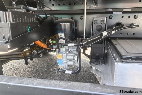 FARIZON Xingzhi H9E version Zhiyun, camion léger à benne fermée électrique pur, cabine simple 4,15 m, Zhixin 131,99 kWh, 4X2(6 roues) Châssi
