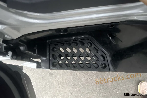 Lanqing Yue EN 3.85m Single Row Pure Electric Box Truck Yiwei 81.59kWh 4X2(6 wheels) Cab (3) | 86Trucks