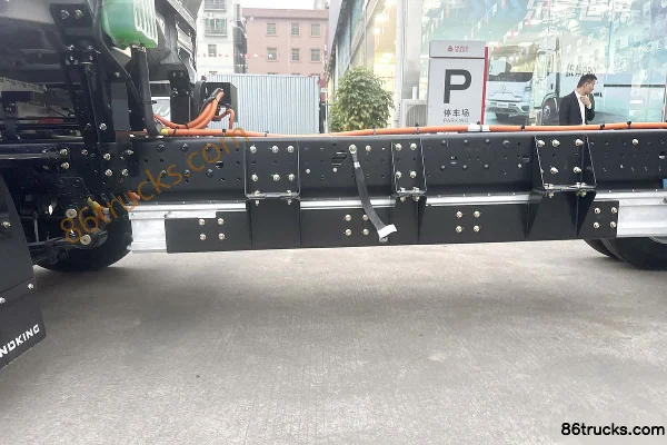 Lanqing Yue EN 3.85m Single Row Pure Electric Box Truck Yiwei 81.59kWh 4X2(6 wheels) Chassis (2) | 86Trucks