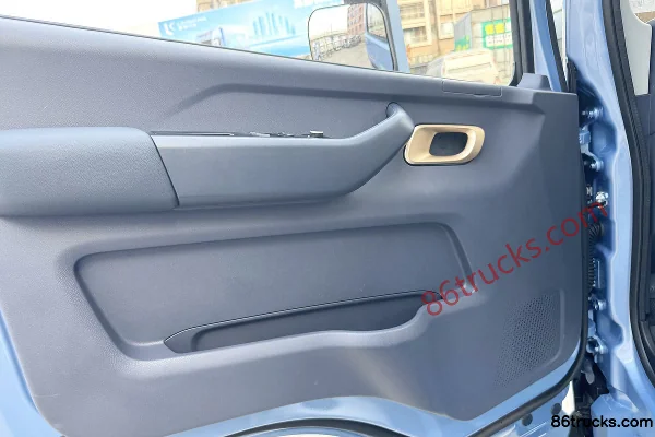 Lanqing Yue X7 Wide Body 4.18m single-row pure electric cage-type light truck BYD 200.3kWh 4X2(6 wheels) Cab (3) | 86Trucks