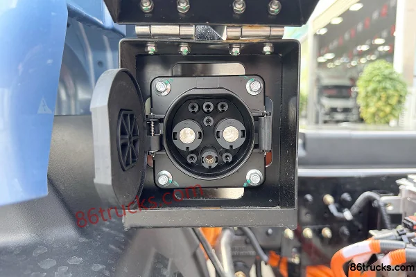 Lanqing Yue X7 Wide Body 4.18m single-row pure electric cage-type light truck BYD 200.3kWh 4X2(6 wheels) Chassis (3) | 86Trucks