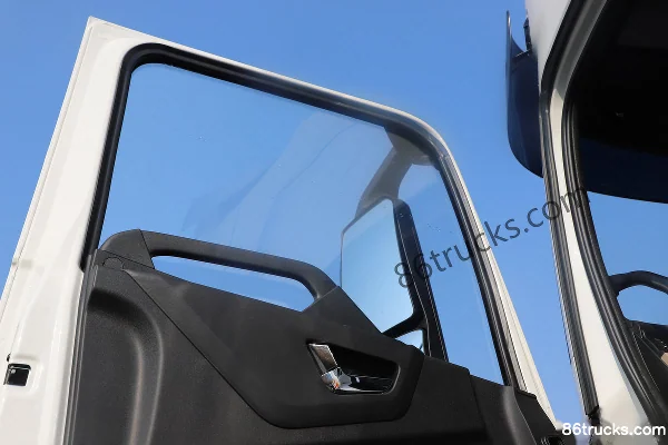 Dongfeng Changxing X7 14.8L LNG 540hp 6X4(10 wheels) Fast Gear 12-Speed Tractor Truck Cab (2) | 86Trucks