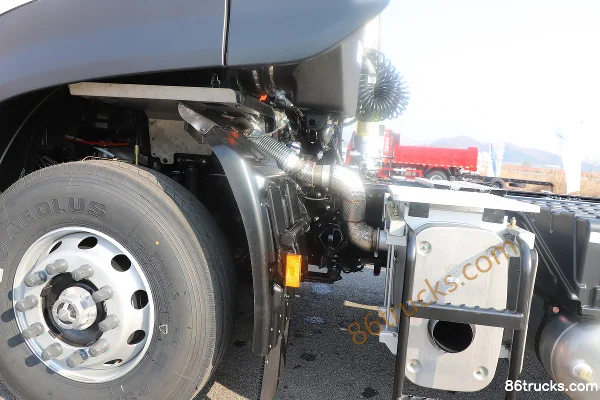 Dongfeng Changxing X7 14.8L LNG 540hp 6X4(10 wheels) Fast Gear 12-Speed Tractor Truck Chassis (2) | 86Trucks