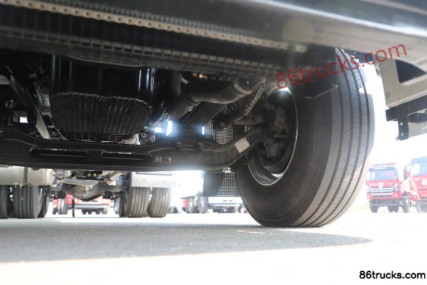 Dongfeng Changxing X9 CNG 520 hp 6X4(10 wheels) Dongfeng 14-Speed Tractor Truck Chassis (3) | 86Trucks