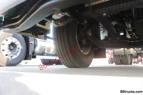 Dongfeng Changxing X9 CNG 520 hp 6X4(10 wheels) Dongfeng 14-Speed Tractor Truck Chassis (2) | 86Trucks