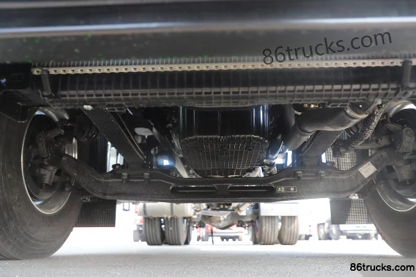 Dongfeng Changxing X9 CNG 520 hp 6X4(10 wheels) Dongfeng 14-Speed Tractor Truck Chassis (1) | 86Trucks