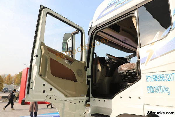 SHACMAN Delong G6000E 4X2(6 wheels) Electric Tractor Truck 512.59kWh Cab (1) | 86Trucks