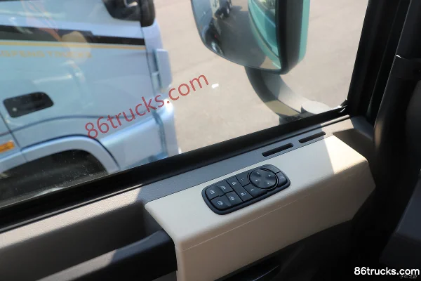 Dongfeng Changxing X9 LNG/CNG 630 hp 6X4(10 wheels) Dongfeng 14-speed Tractor Truck Cab (2) | 86Trucks