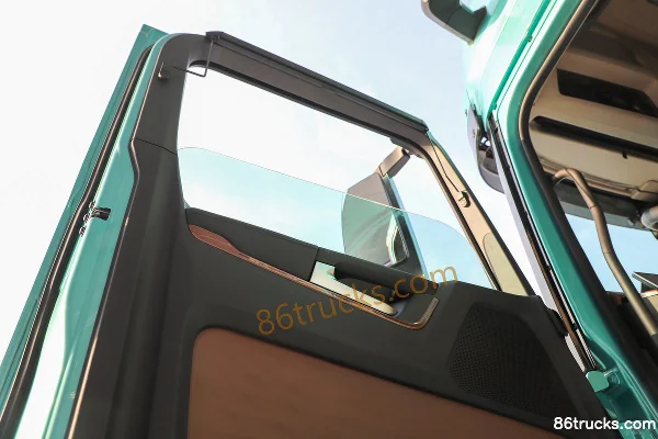 SHACMAN Delong X6000 Super Flagship 14.6L LNG 630hp 6X4(10 wheels) Fast Gear 12-Speed AMT Automatic Tractor Truck Cab (2) | 86Trucks