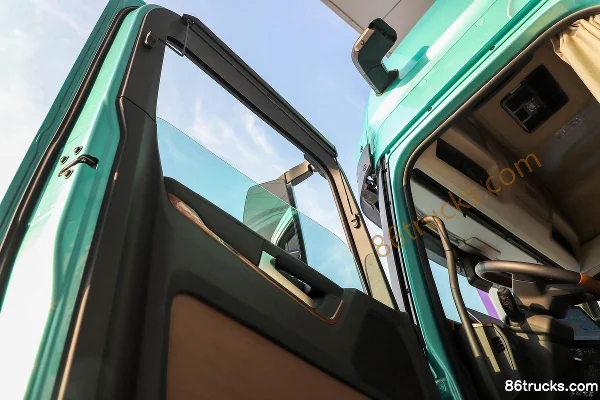 SHACMAN Delong X6000 Super Flagship 14.6L LNG 630hp 6X4(10 wheels) Fast Gear 12-Speed AMT Automatic Tractor Truck Cab (1) | 86Trucks