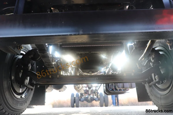 Dongfeng Changxing X1 6.2L Diesel 270 hp 8X2R Fast Gear 10-Speed 7.8m Grain Van Cargo Truck Chassis (1) | 86Trucks