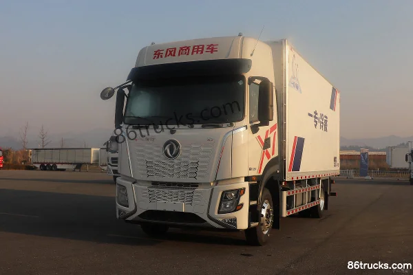 Dongfeng Changxing X7 320hp 4X2(6 wheels) Refrigerated Truck Exterior (3) | 86Trucks