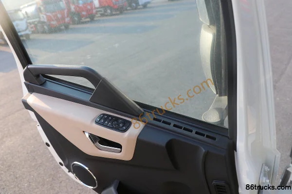 Dongfeng Changxing X7 320hp 4X2(6 wheels) Refrigerated Truck Cab (3) | 86Trucks