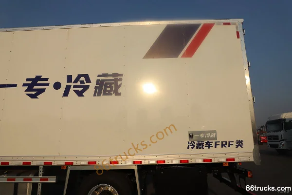 Dongfeng Changxing X7 320hp 4X2(6 wheels) Refrigerated Truck Body (2) | 86Trucks