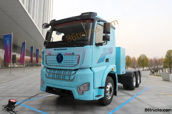 SHACMAN Delong M5000E Lightweight Version 6X4(10 wheels) Flat Roof Electric Tractor Truck 400kWh Exterior (3) | 86Trucks