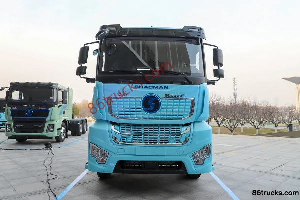SHACMAN Delong M5000E Lightweight Version 6X4(10 wheels) Flat Roof Electric Tractor Truck 400kWh Exterior (2) | 86Trucks