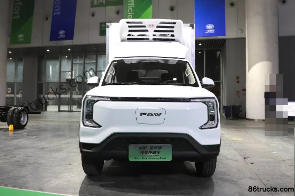 FAW Jiefang Luxury Edition 4X2(6 wheels) 3.3m Single-Row Electric Refrigerated Truck Zhongqi Xinneng 43.2kWh Exterior (2) | 86Trucks